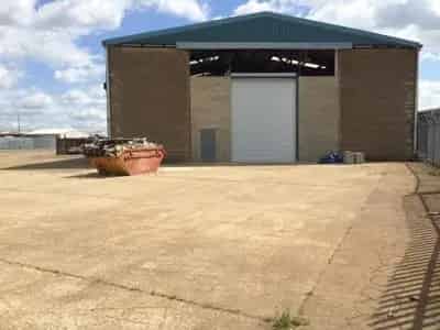 Industrial Unit For Rent - High Eaves, Good Lighting, Large Yard