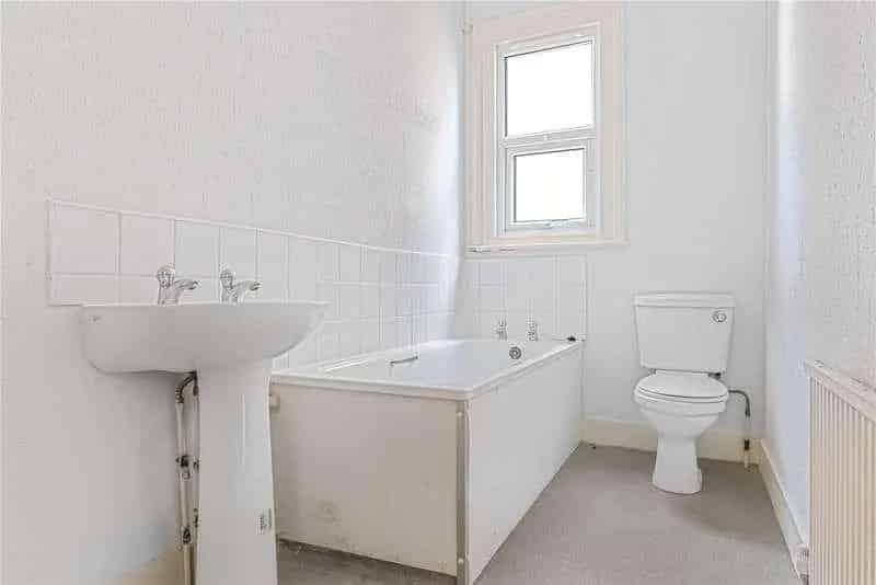 2 Bed Flat for Sale Bromley - Victorian Conversion