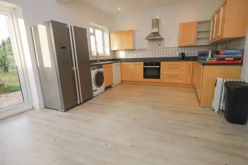 4 Bedroom Detached Student House Winton