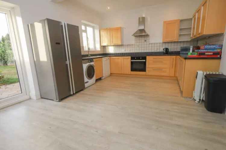 4 Bedroom Detached Student House Winton