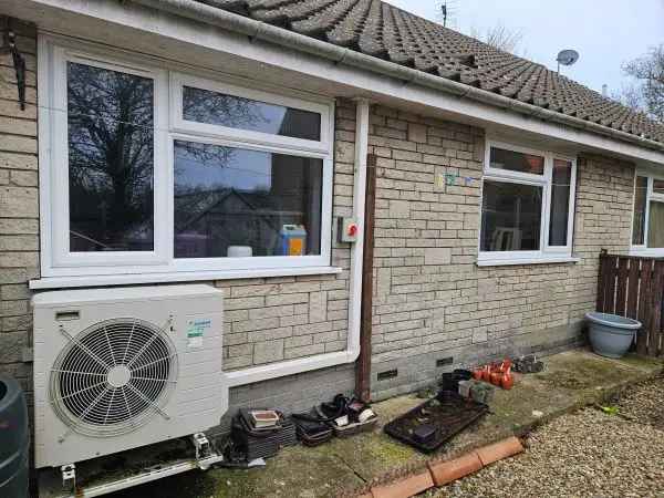 Bungalow For Rent in Wakefield, England