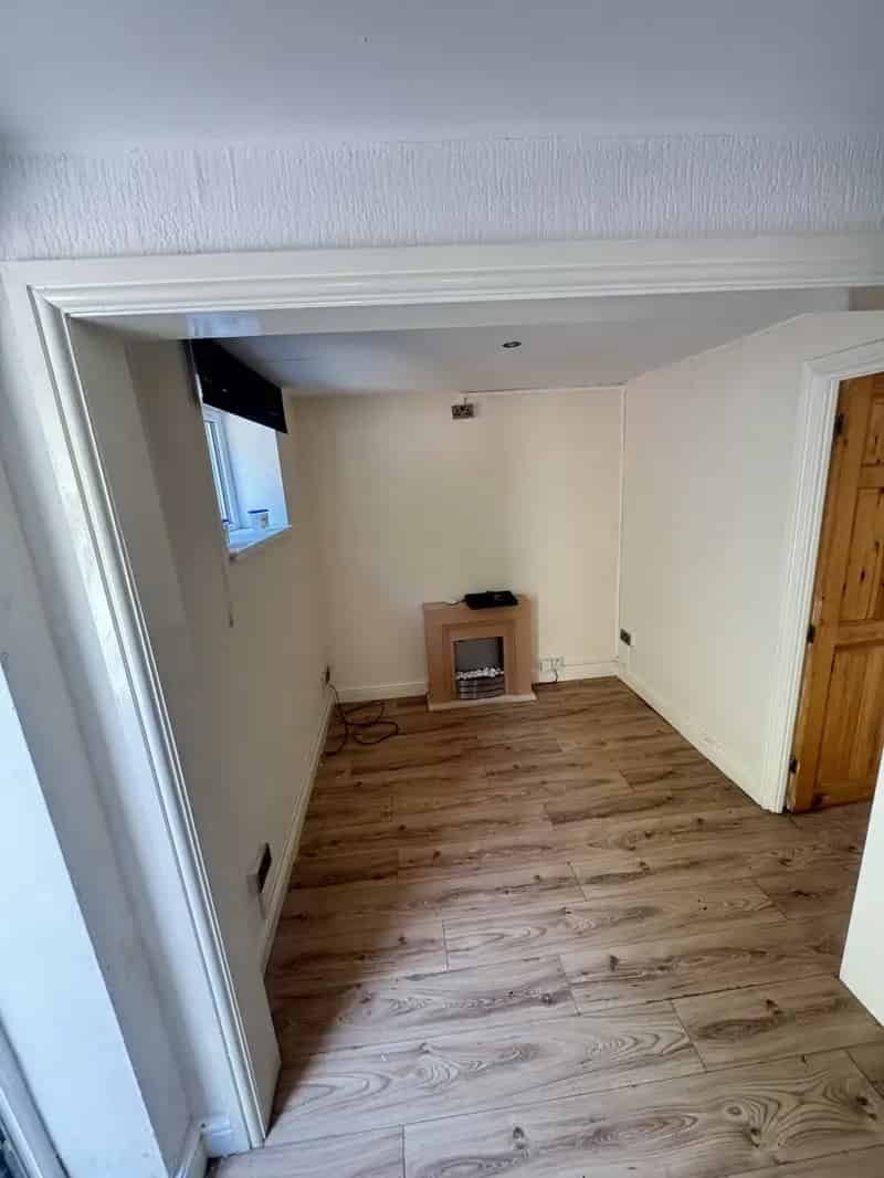 One Bed Flat with Private Gardens Zero Deposit Available