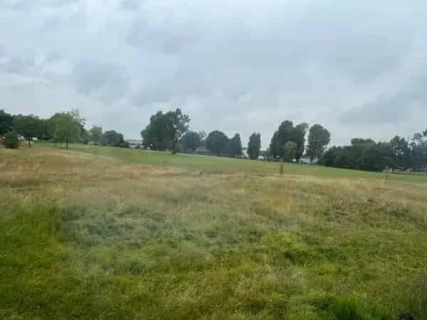 2 Large Rooms 1 Smaller Room House Near Primary Schools