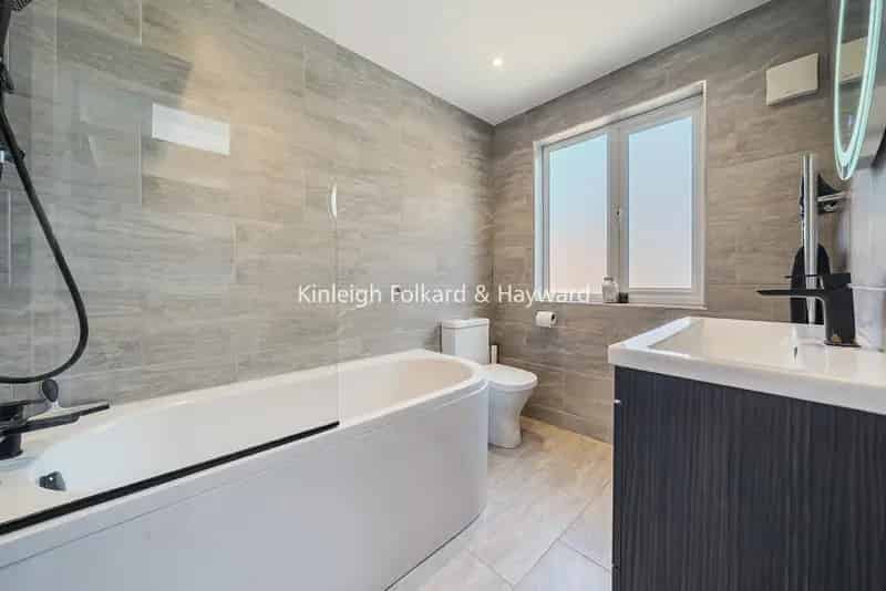 3 Bedroom Family Home Near Bromley South Station