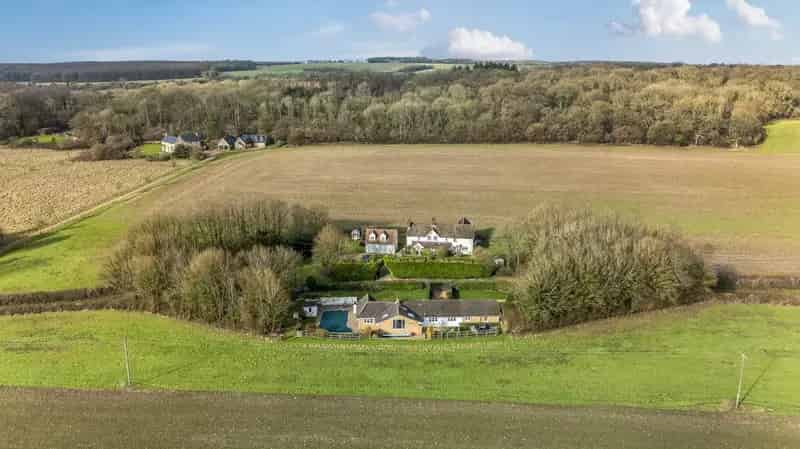 4 Bedroom Detached Bungalow with Swimming Pool and Outstanding Views