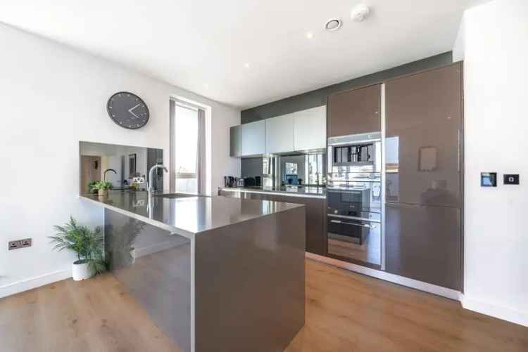 3 Bed Penthouse Apartment near Kew Bridge Station