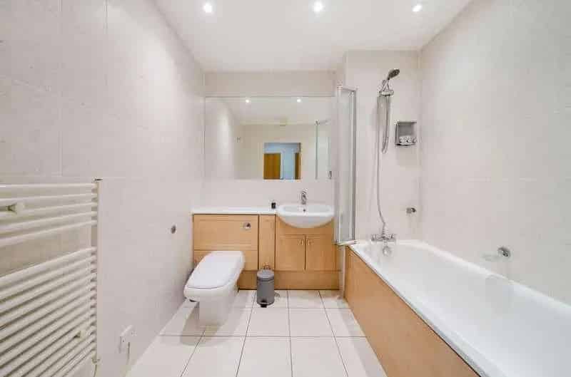 2 Bed Flat for Sale Manchester Waterfront Apartment