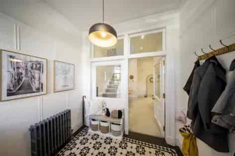 4 Bedroom West End Terraced House with Garage and Garden