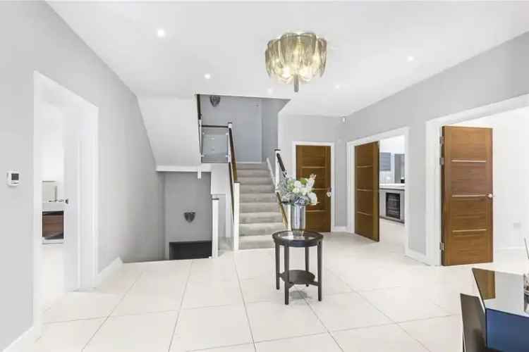 6 bedroom detached house for sale