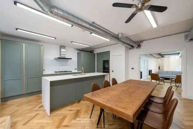 Hatton Garden Flat: 3 Bed Warehouse Style Home