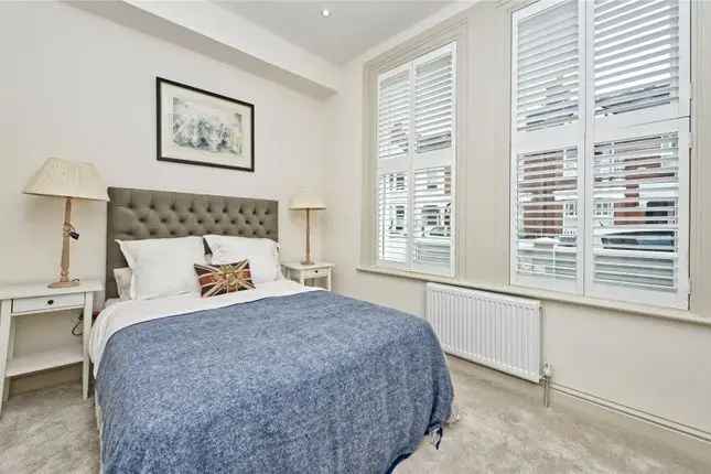 Flat to rent in Wardo Avenue, London SW6