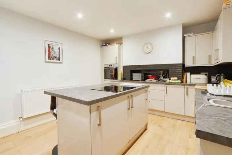 Yeadon 2 Double Bedroom Mid Terrace House For Sale