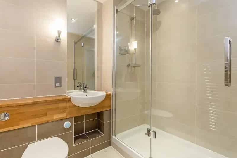 2 Bedroom Flat for Sale near Epsom High Street Station