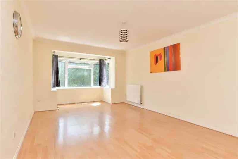 2 Bed Flat for Sale near Preston Park