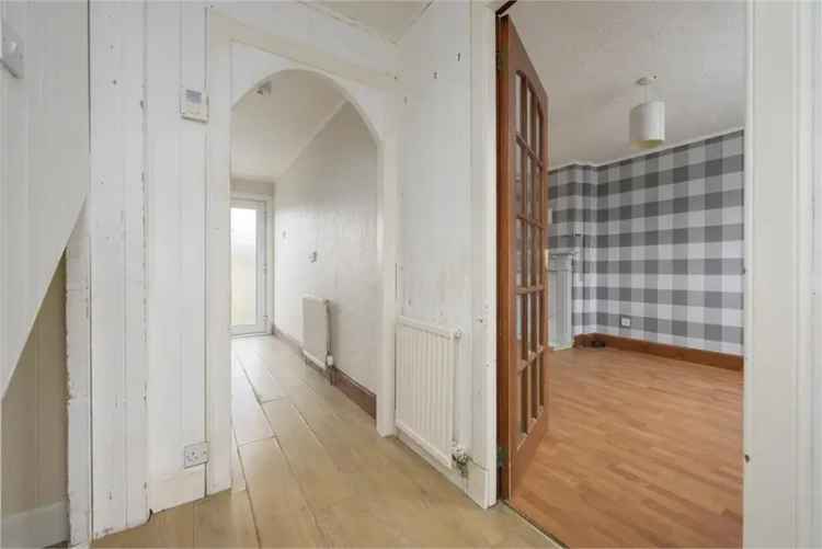 2 Bed Semi Detached House with Garden and Driveway
