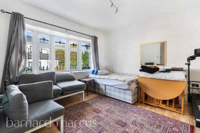 Three Bedroom House Near Norbury and Streatham Vale