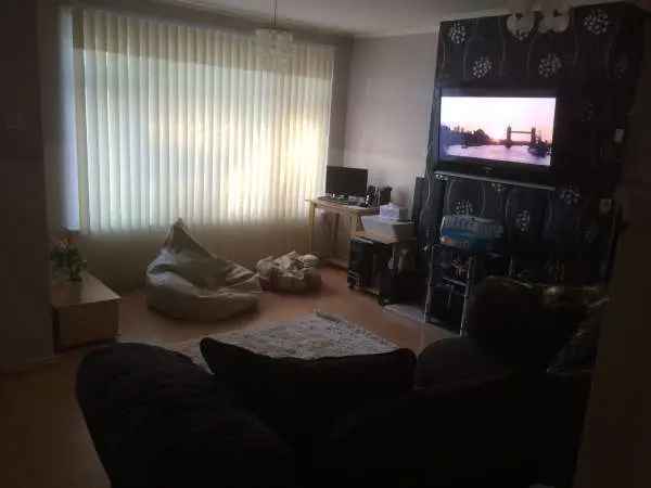 2 Bed House Refurbished Kitchen and Bathroom Near Schools and Shops