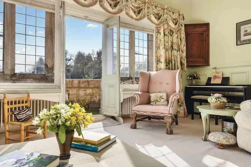 Luxury 2-Bedroom Apartment in Historic Stately Home
