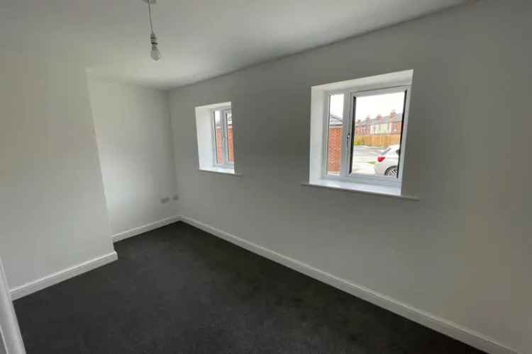2 Double Bedroom Ground Floor Apartment with Parking
