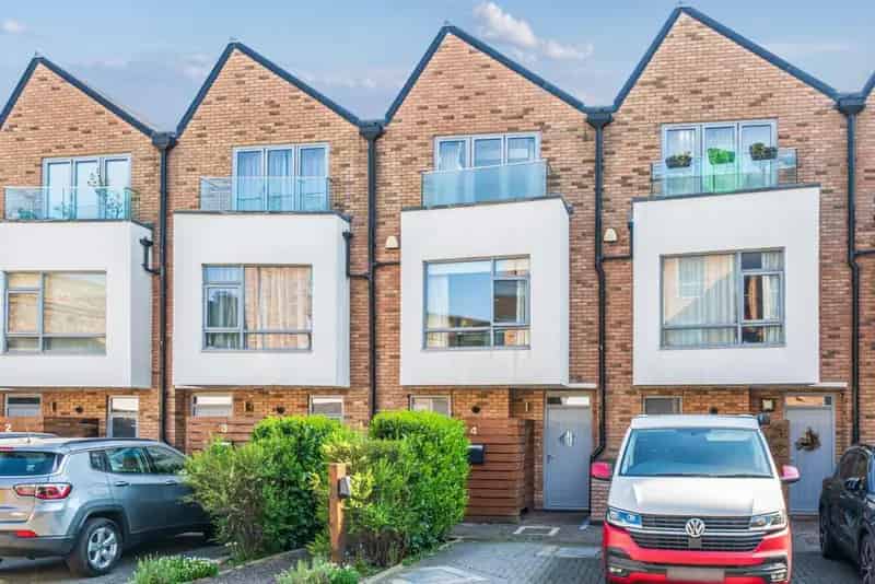 Three Bedroom Home Near Wandsworth Park