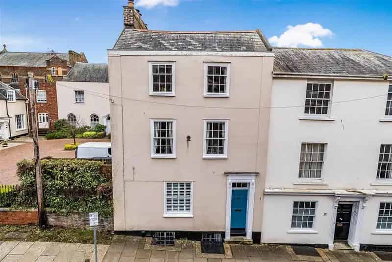 4 Bedroom Semi Detached House For Sale