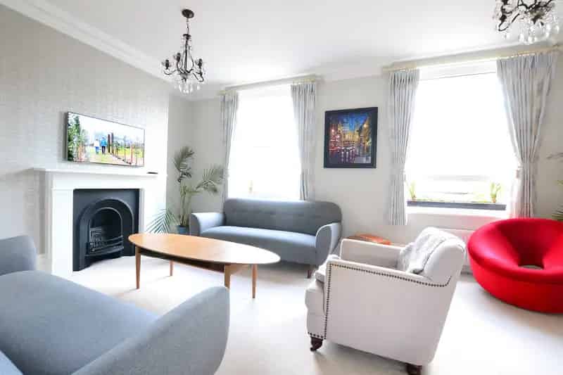 2 Bedroom Flat to Rent Pets Considered Available Now