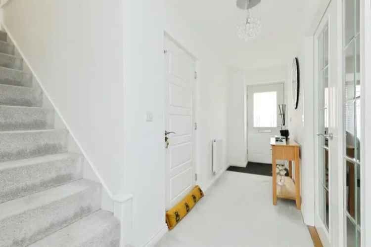 Four Double Bedroom Detached House in Shireoaks