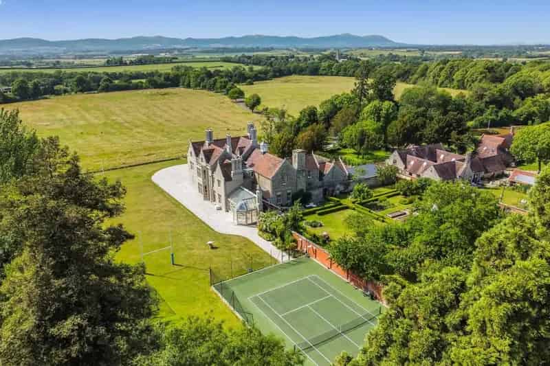 10 Bedroom Detached House for Sale in Prestigious Estate