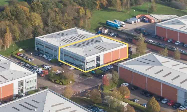 Modern Warehouse Unit with Large Yard and Excellent M1 Access
