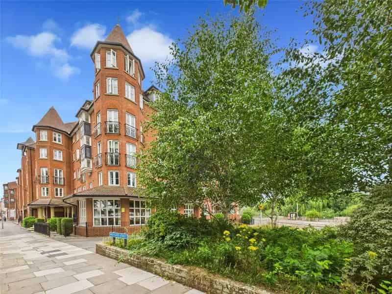1 Bedroom Apartment for Sale in Castlemeads Court