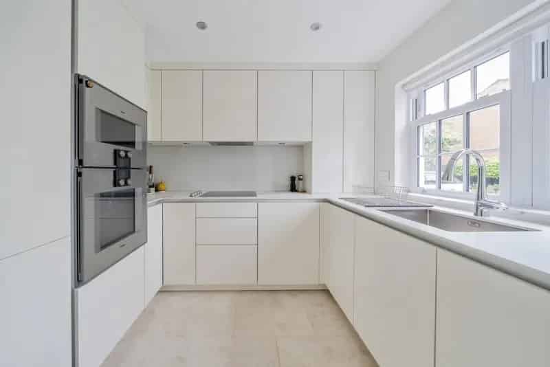 Three Bedroom Family Home Near Chiswick House Gardens