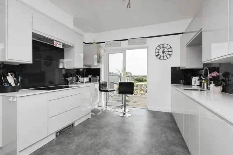 5 6 Bedroom Period Home with Self Contained Annexe