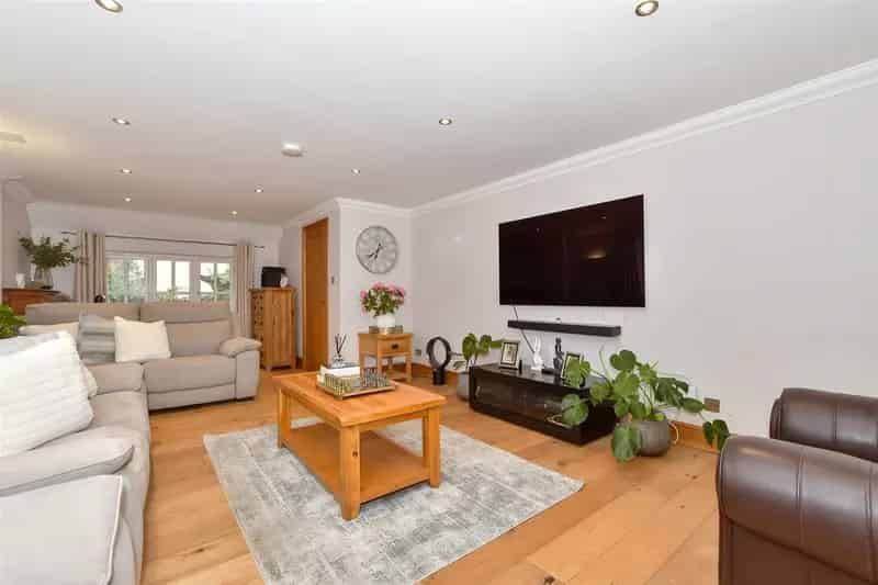 5 Bedroom Detached House for Sale in Hollingbourne