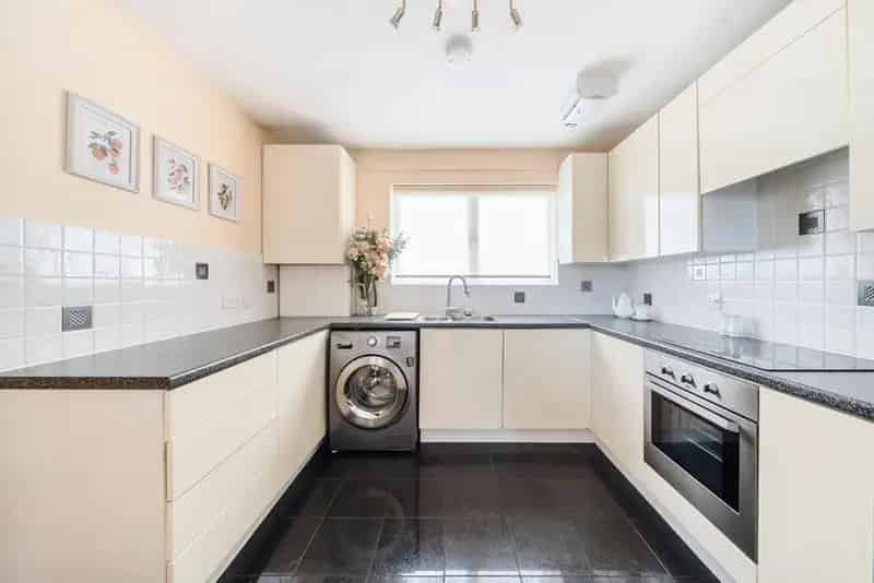 2 Bed Modern Apartment Near South Bermondsey Rail
