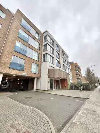 Flat for sale in Glenthorne Road, London W6