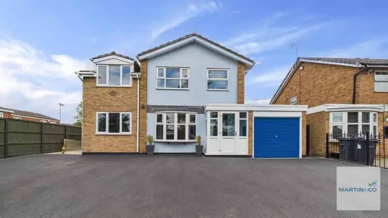 5 bedroom House
 For Sale