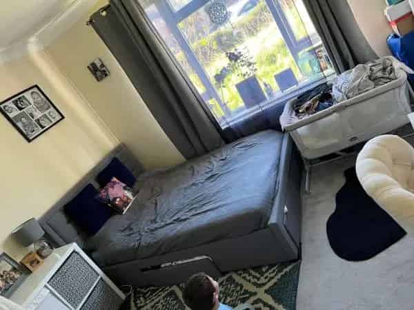 2 Bed Ground Floor Apartment with Garden and Sheds