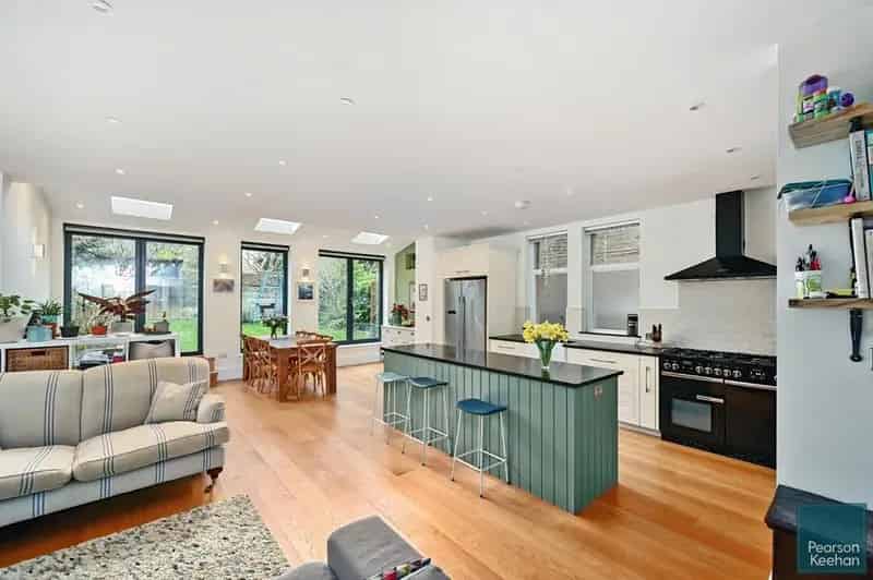 6 Bedroom Semi Detached House For Sale