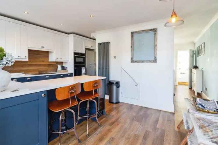 3 Bedroom Semi-Detached House in Willen Milton Keynes
