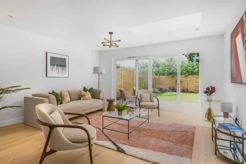 Luxury 3 Bed  Mews House in Private Cul-De-Sac