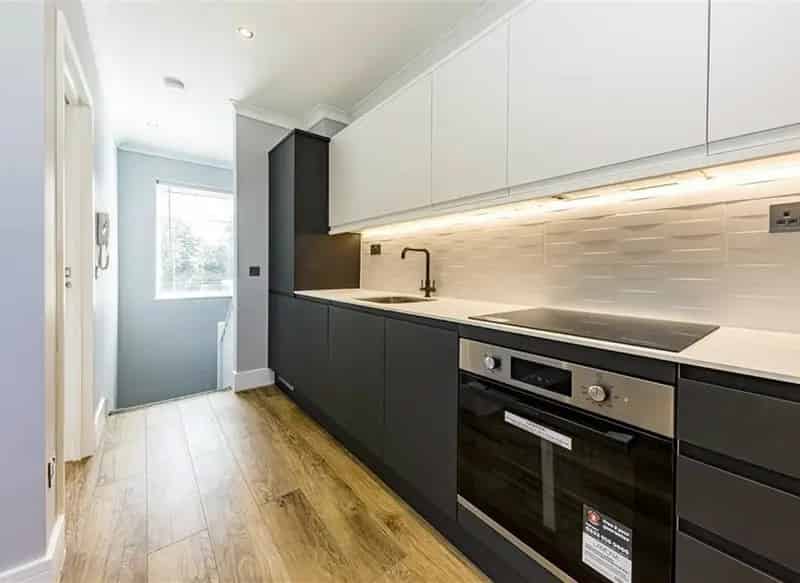 One Double Bedroom Apartment near Kew Gardens Station