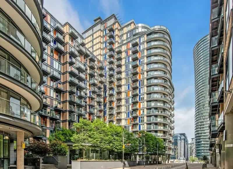 2 Bedroom Apartment South Quay Prestigious Development