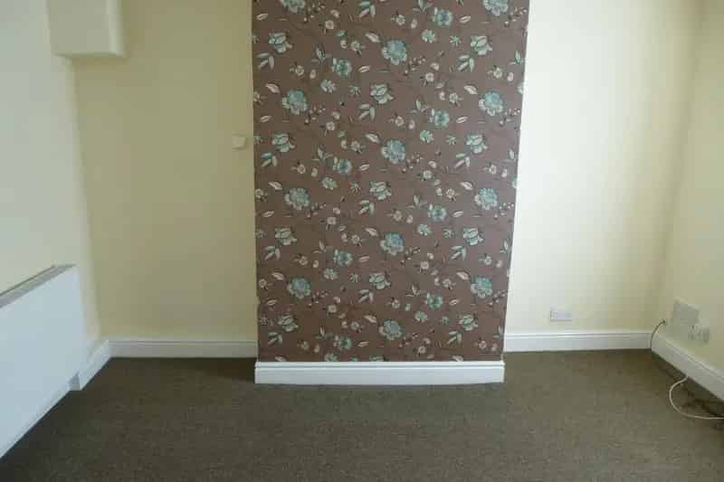 2 Bed Terrace House Near Barnsley Town Centre