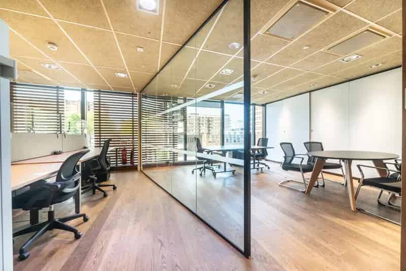 Modern Offices to Let with Amenities