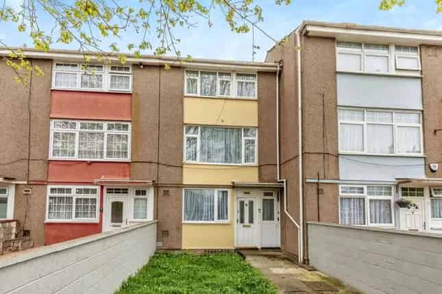 3 Bed Terraced House Barker Walk Bristol BS5