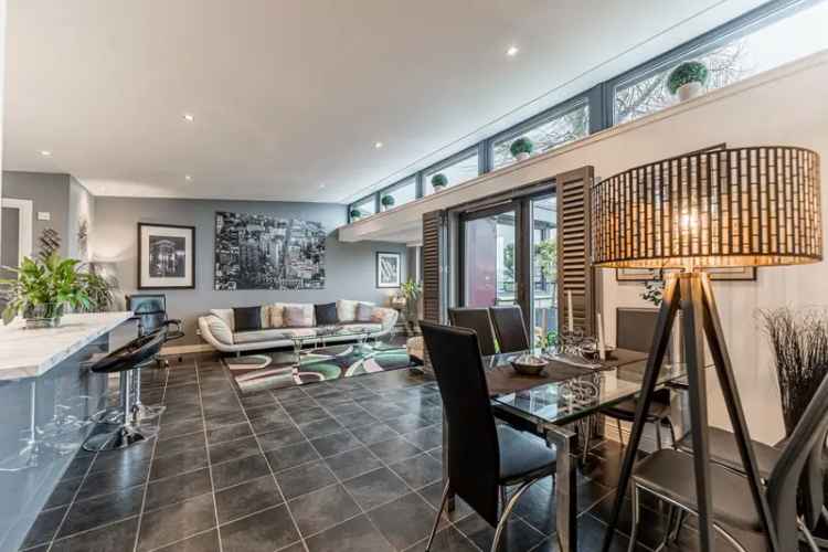 Luxury 3-Bed Penthouse Apartment in Partickhill