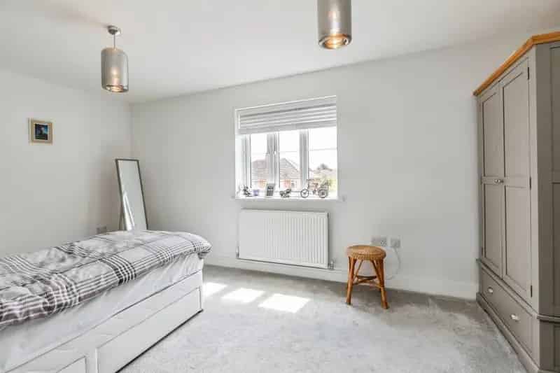 3 Bed Terraced House Near North Street