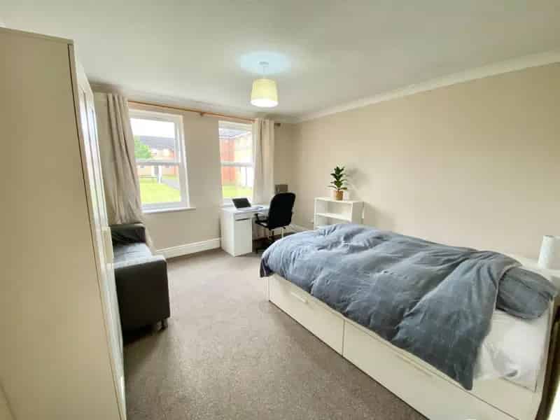 2 bedroom Flat
Let Agreed