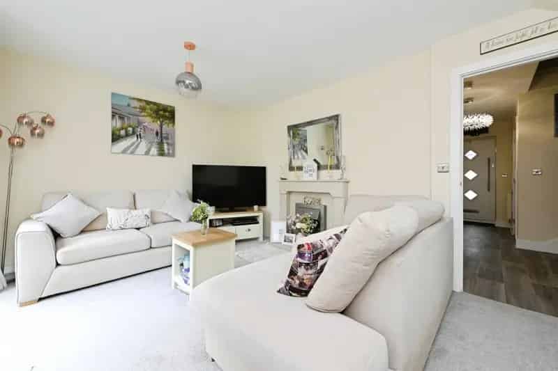 4 Bedroom House Kings Lynn Modern Kitchen Utility Room Enclosed Garden