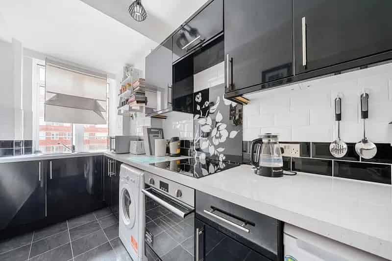 1 Bed Flat near Balham Station Art Deco Block Double Glazed Modern Kitchen